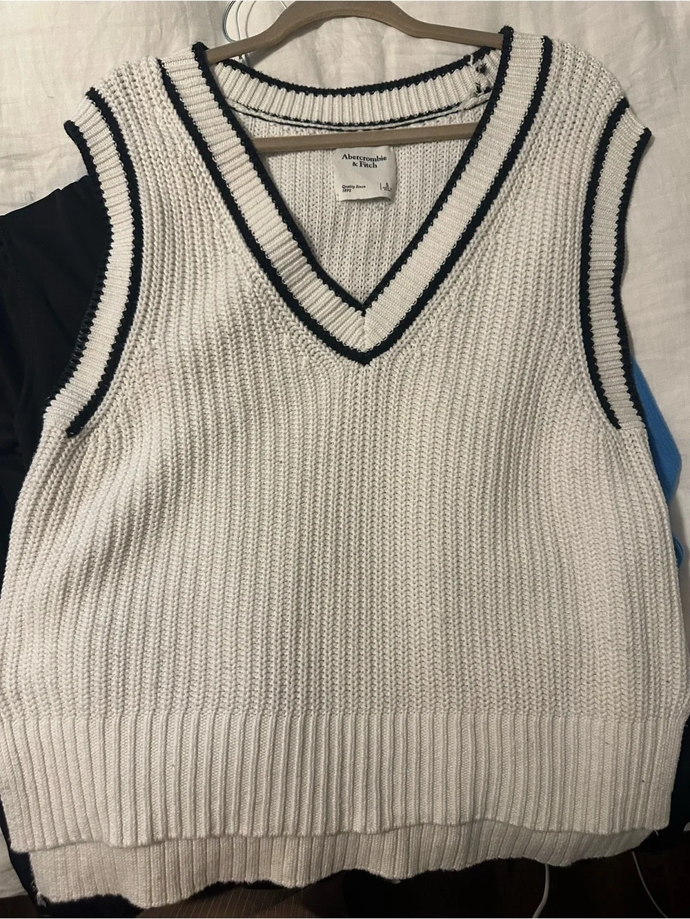 Abercrombie & Fitch Cream Knit V-Neck Sweater Vest with Black Trim